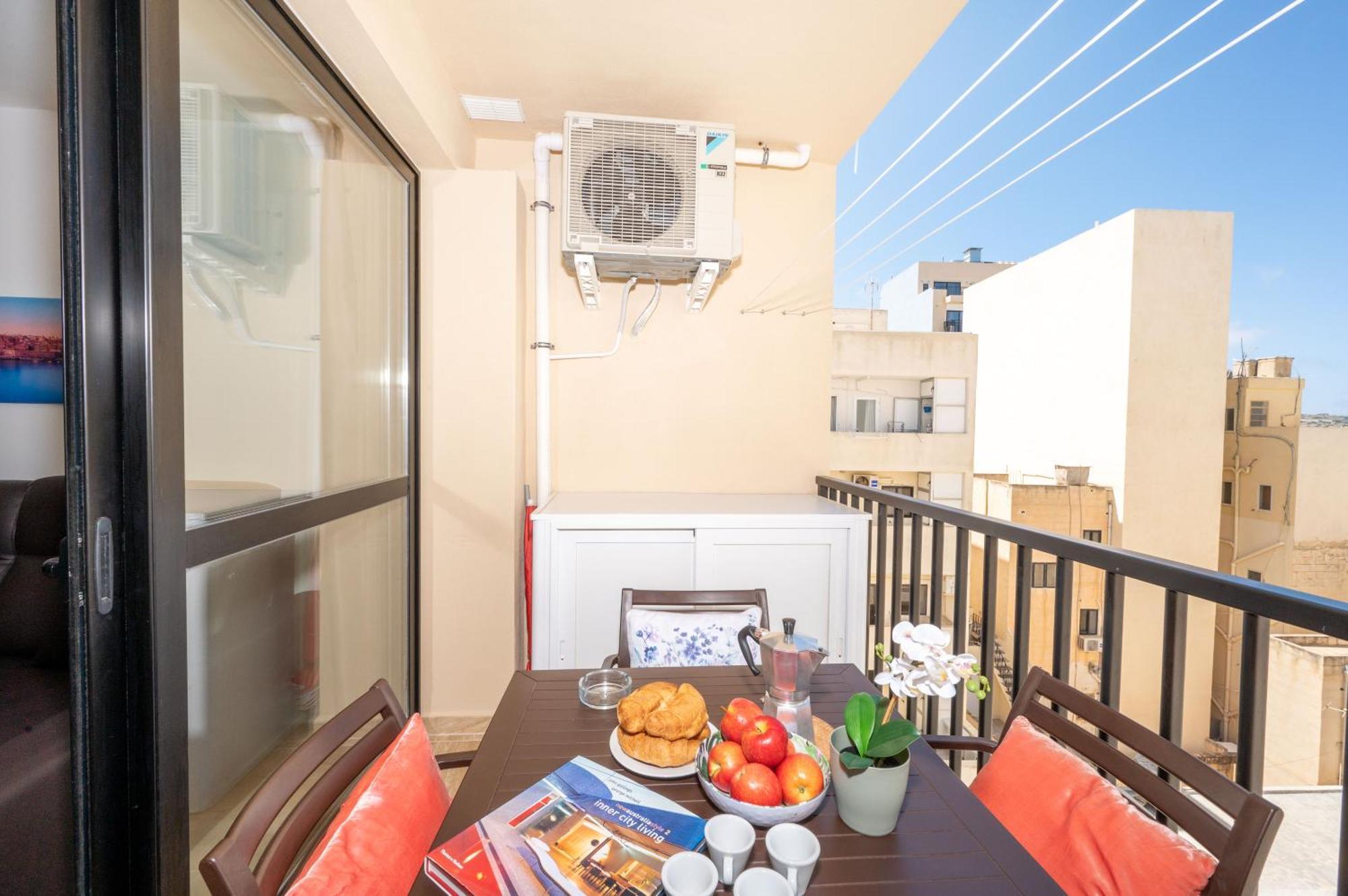 Sea Bliss Apartments With Terrace Just Off Seafront In St Paul'S Bay - By Getawaysmalta セント・ポールズ・ベイ エクステリア 写真