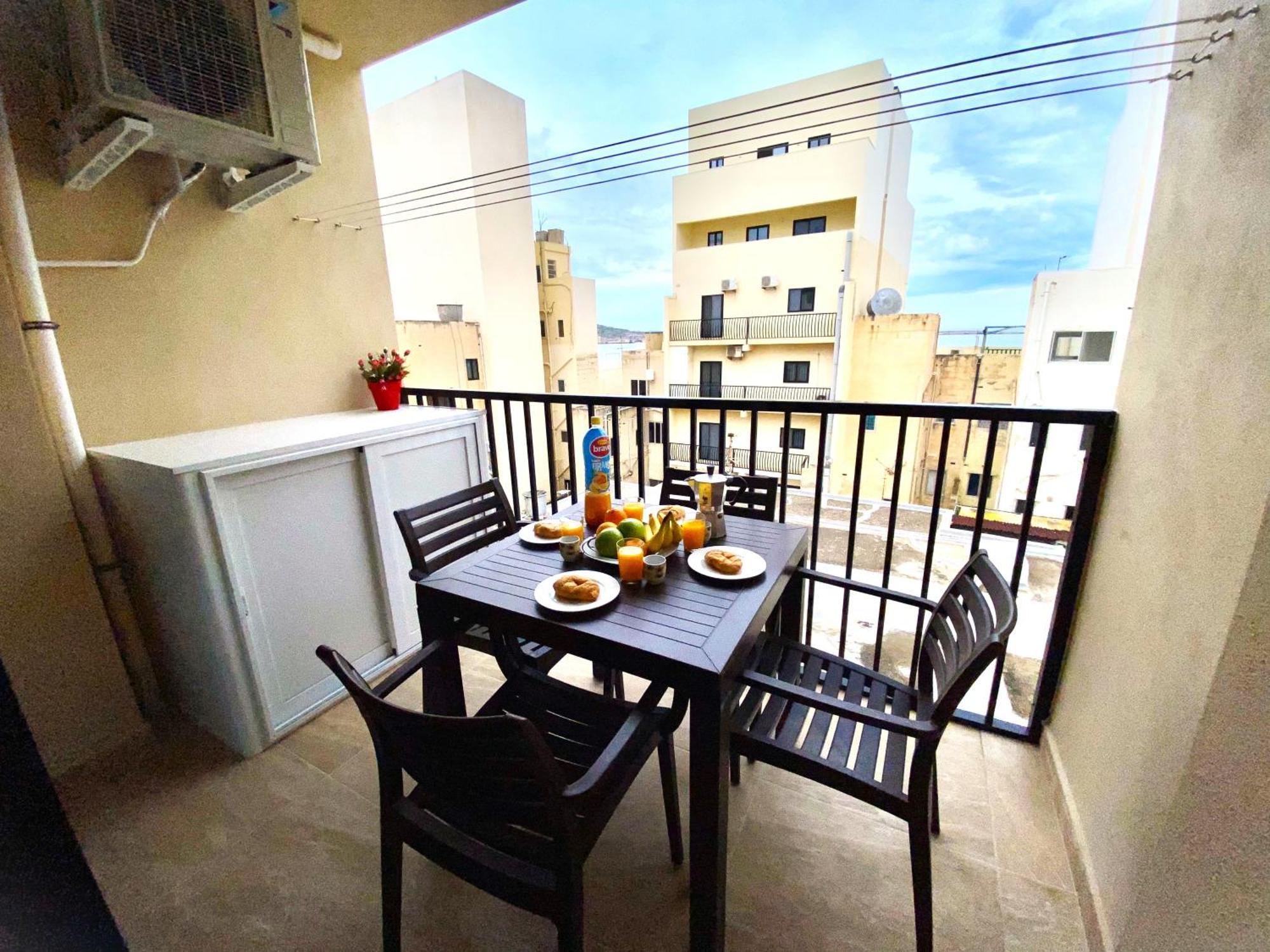 Sea Bliss Apartments With Terrace Just Off Seafront In St Paul'S Bay - By Getawaysmalta セント・ポールズ・ベイ エクステリア 写真