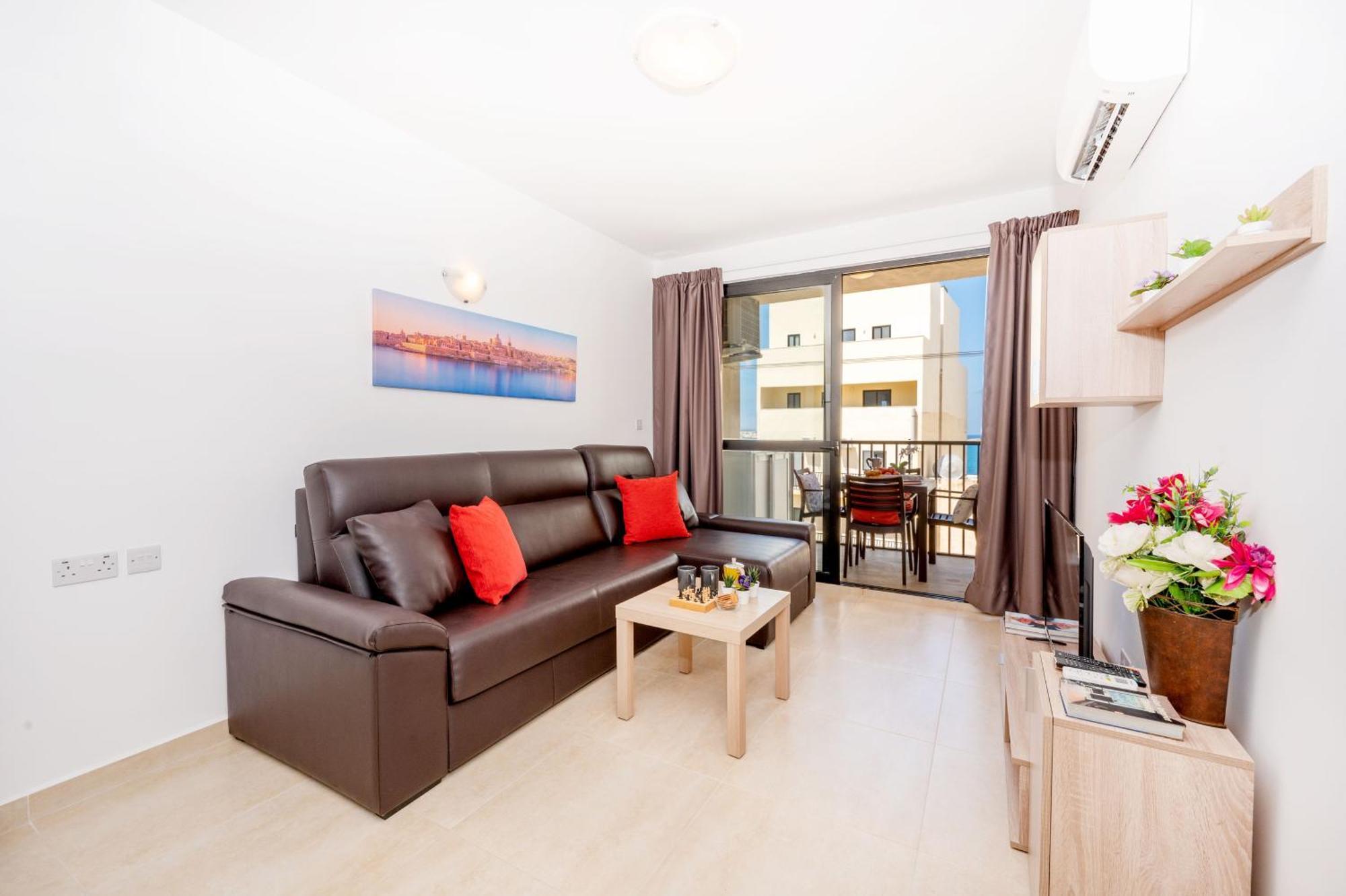 Sea Bliss Apartments With Terrace Just Off Seafront In St Paul'S Bay - By Getawaysmalta セント・ポールズ・ベイ エクステリア 写真
